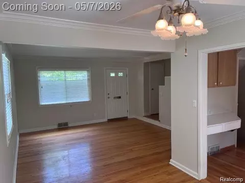 Living - 1722 Graefield Rd #46, Birmingham, MI 48009 photo 2 of 2