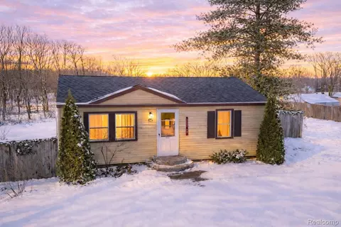 7536 Wilkie St, Taylor, MI 48180