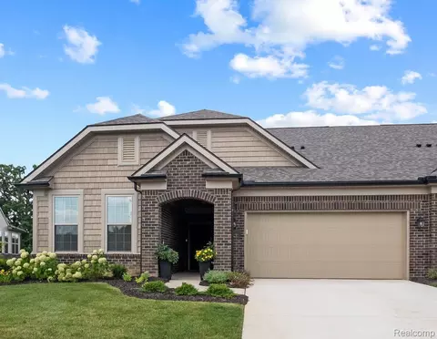 823 Kelpie Dr, Pittsfield, MI 48108