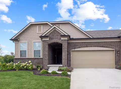 816 Kelpie Dr, Pittsfield, MI 48108