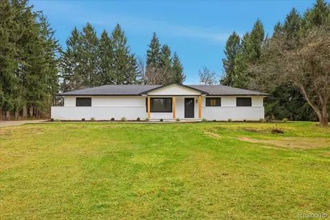 3643 Noble Rd, Addison, MI 48370