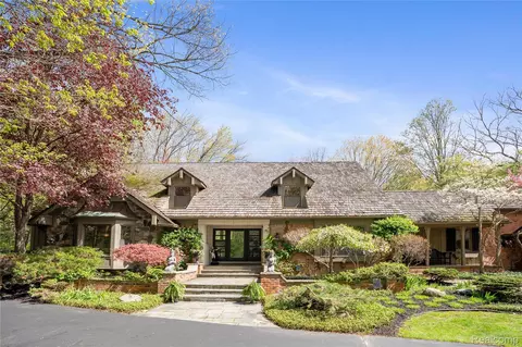 32870 Bingham Ln, Bingham Farms, MI 48025