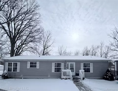 6054 Lapeer Rd, Burton, MI 48509