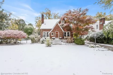 22627 Brookdale St, Farmington, MI 48336