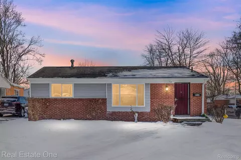 9535 Chamberlain St, Romulus, MI 48174