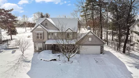6065 Campfire Cir, Independence, MI 48346