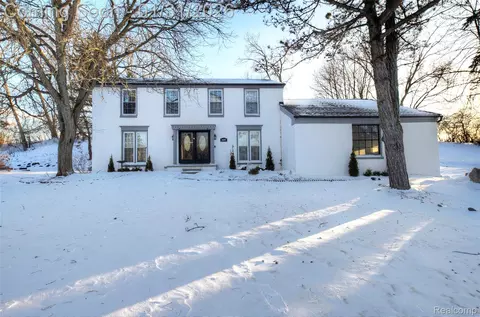 5429 Tequesta Dr, West Bloomfield, MI 48323