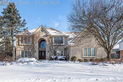 3716 Sleepy Fox Dr, Rochester Hills, MI 48309