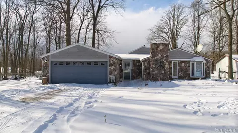 4260 S Lake Dr, Richland, MI 48756
