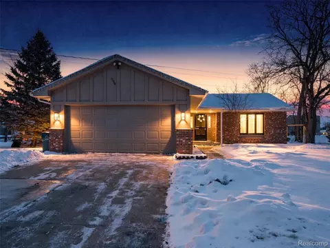 2864 Majestic Ct, Troy, MI 48083