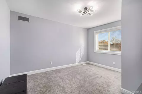 Bedroom - 14270 Wright Dr, Fenton, MI 48451 photo 5 of 5