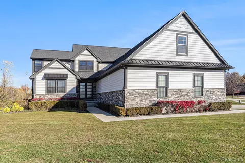 Exterior - 14270 Wright Dr, Fenton, MI 48451 photo 8 of 9