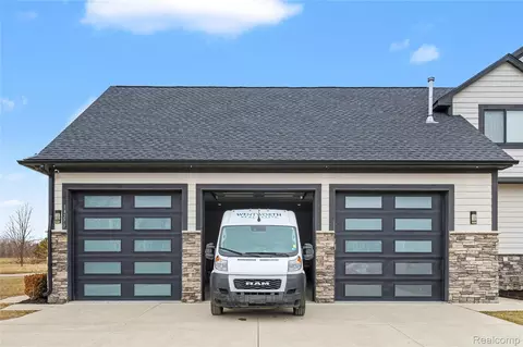 Exterior - 14270 Wright Dr, Fenton, MI 48451 photo 6 of 9