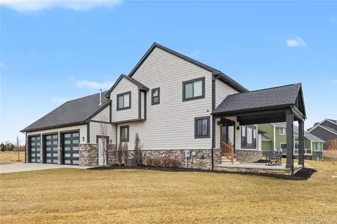 Exterior - 14270 Wright Dr, Fenton, MI 48451 photo 5 of 9