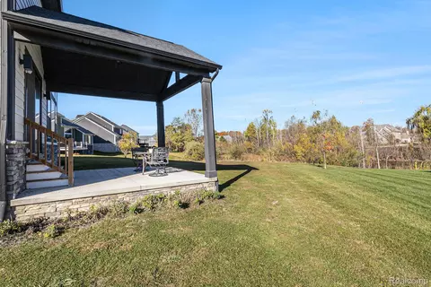 Exterior - 14270 Wright Dr, Fenton, MI 48451 photo 2 of 9