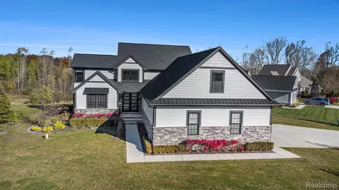 Exterior - 14270 Wright Dr, Fenton, MI 48451 photo 9 of 9