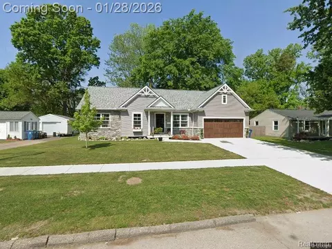 605 Hartner Dr, Holly, MI 48442
