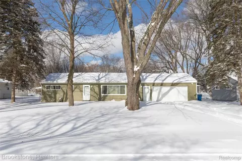 3474 Fort Dr, Waterford, MI 48328