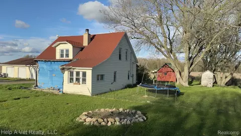 2258 N Schoenherr Rd, Custer, MI 49405