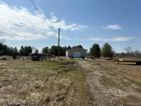 6919 Emmett Rd, Brockway, MI 48097