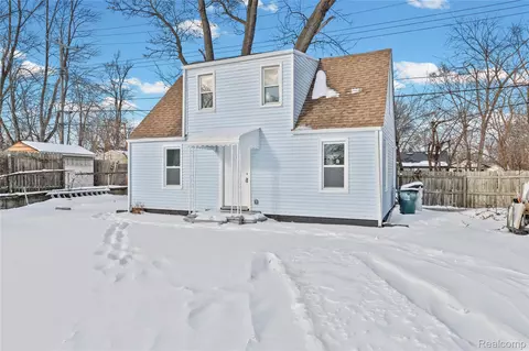 1523 E Madge Ave, Hazel Park, MI 48030