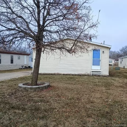 19859 Arcadia Dr, Clinton Township, MI 48036