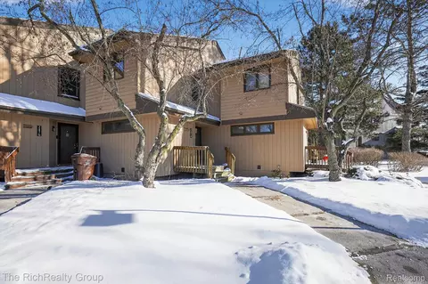 2474 Burcham Dr, Meridian, MI 48823