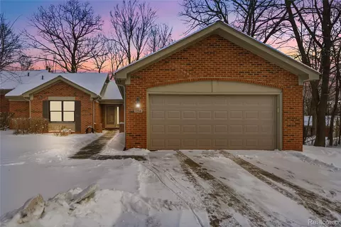 7154 Westchester, West Bloomfield, MI 48322