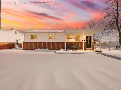 3877 Niagara St, Wayne, MI 48184