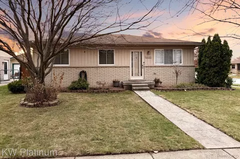 28599 Citation Dr, Roseville, MI 48066