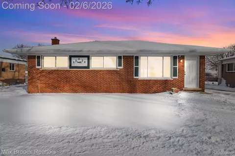 31358 Iroquois Dr, Warren, MI 48088