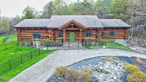 4340 Lahring Rd, Holly, MI 48442