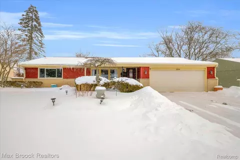 2624 Penna Dr, West Bloomfield, MI 48324