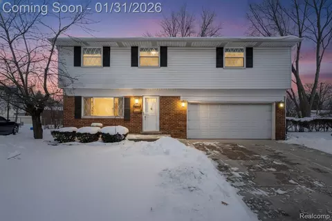 39496 Burns Dr, Sterling Heights, MI 48313