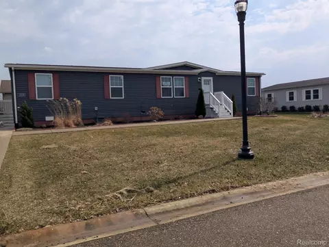 11219 Wildbrook Ct, Green Oak, MI 48178