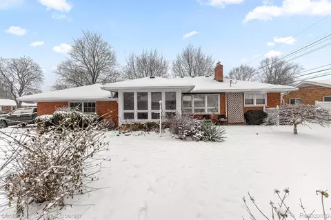 25703 Loch Lomond Dr, Dearborn Heights, MI 48125