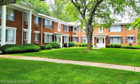 20870 Wildwood #221, Harper Woods, MI 48225