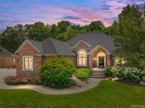 55975 Sequoia Ct, Shelby Township, MI 48316