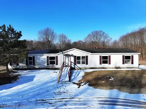 8237 Lambs Rd, Wales, MI 48027