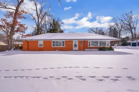 31565 Marquette St, Garden City, MI 48135