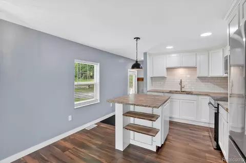 Kitchen - 4539 Parker Dr, Marion, MI 48843 photo 2 of 3