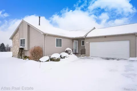 10200 Hawthorne Cir, Goodrich, MI 48438