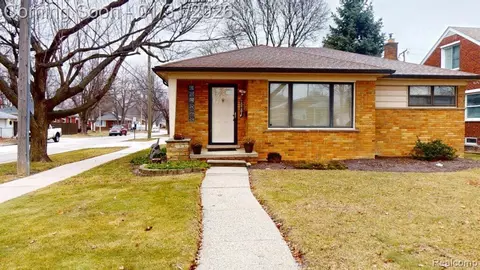 20201 Lochmoor St, Harper Woods, MI 48225