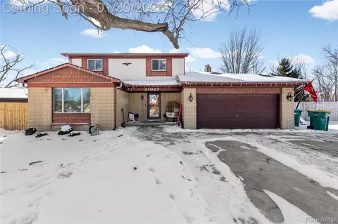 21027 Richard Ave, Brownstown, MI 48183