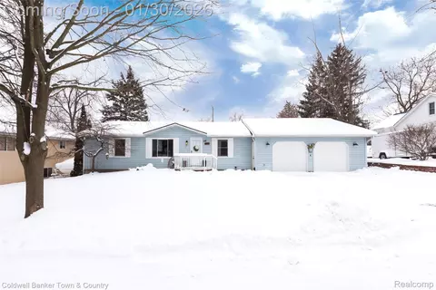 1315 Central Ave, Howell, MI 48843