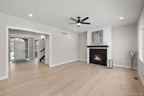 Living - 17827 Biscayne Dr, Macomb, MI 48042 photo 2 of 4