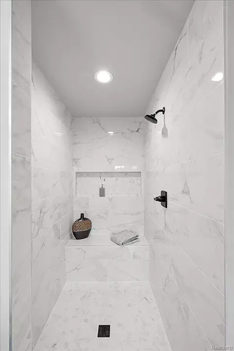 Bath - 17827 Biscayne Dr, Macomb, MI 48042 photo 5 of 13