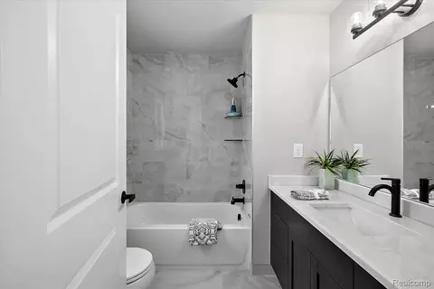 Bath - 17827 Biscayne Dr, Macomb, MI 48042 photo 6 of 13