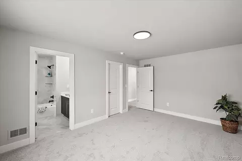 Bedroom - 17827 Biscayne Dr, Macomb, MI 48042 photo 4 of 8