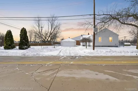 14801 Pennsylvania Rd, Riverview, MI 48193